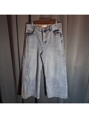 RISEN JEANS Light Wash Wide Leg Jeans Size 15/32